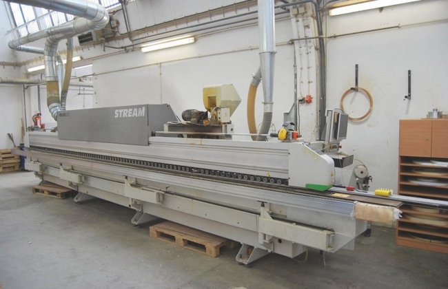 Bordatrice elettronica monolaterale BIESSE mod. STREAM B1/8.0- cod.25 Questo macchinario in un'officina