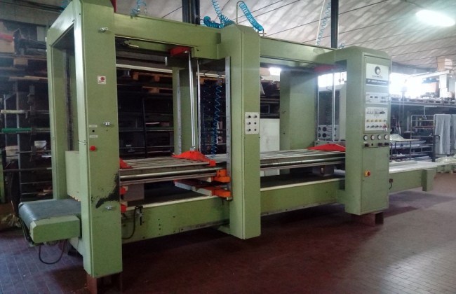 Strettoio COMIL mod. CF 2000 ELECTRONIC cod. 19 Assetto generale del macchinario