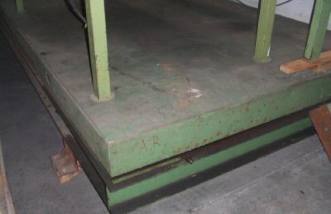 Piattaforma elevatrice FEEZEL - cod. A409909C con superficie di lavoro