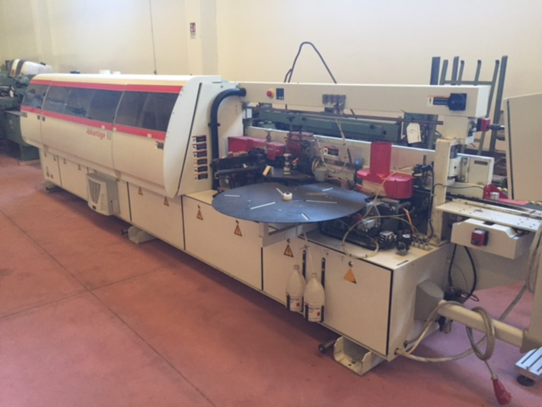 Bordatrice monolaterale IMA mod. ADVANTAGE 60 - cod. A390206A, macchina con copertura trasparente e controllo digitale