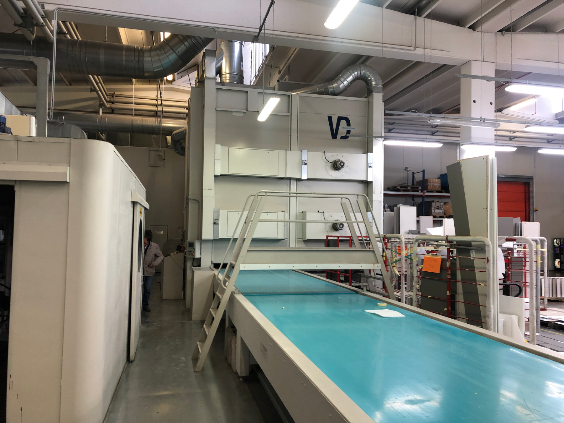 Forno verticale VD mod. ESS 22C - cod. 04. Vista del lato con canali di ventilazione sopra