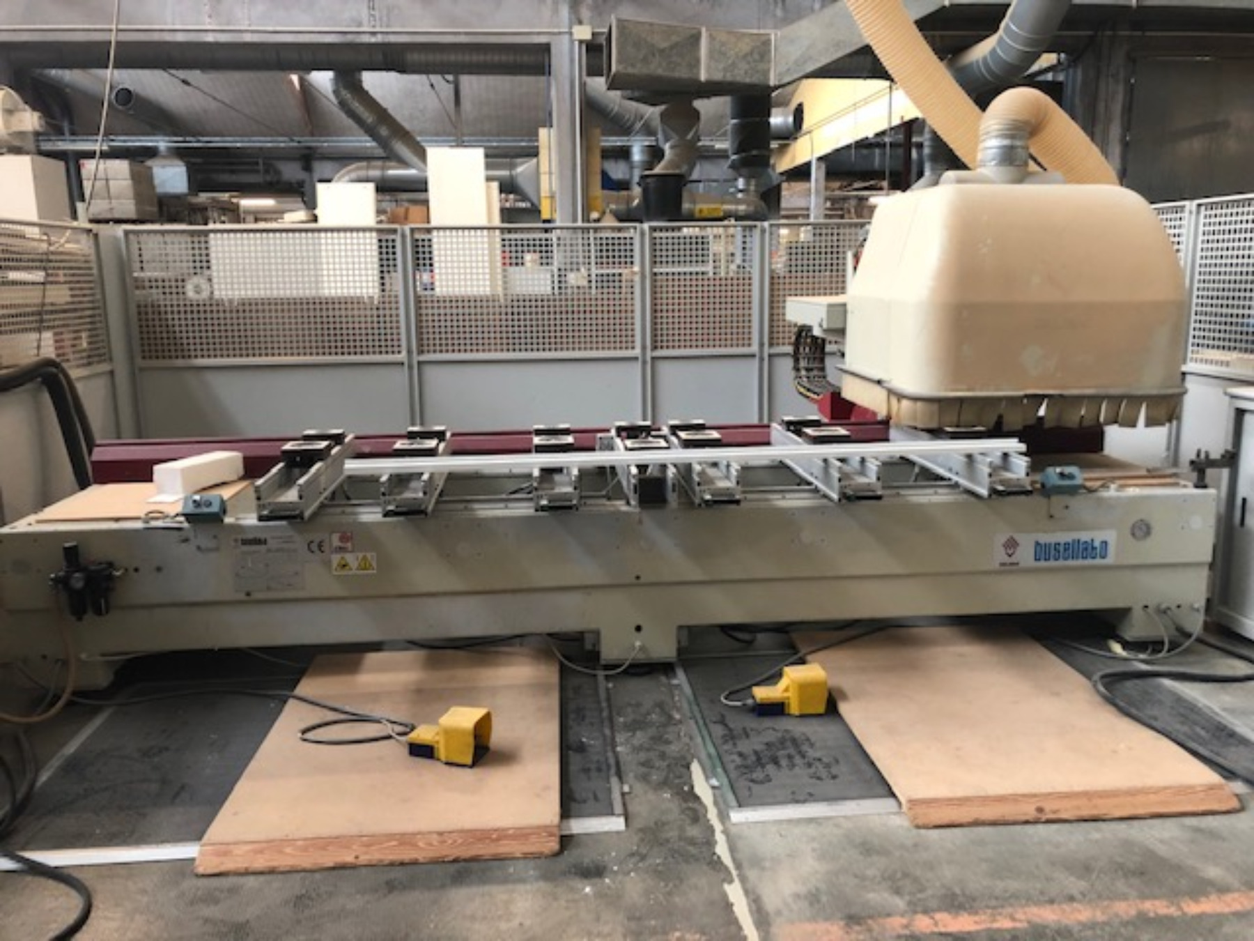 Centro di lavoro BUSELLATO mod. OPTIMA - cod. 106, con struttura in metallo e componenti pneumatici