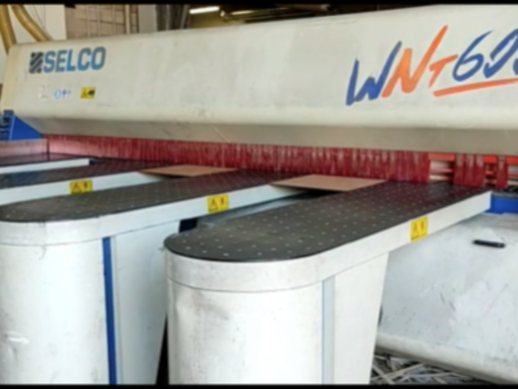 Sezionatrice orizzontale SELCO mod. WNT 600 - cod. 57, con superficie di taglio nera