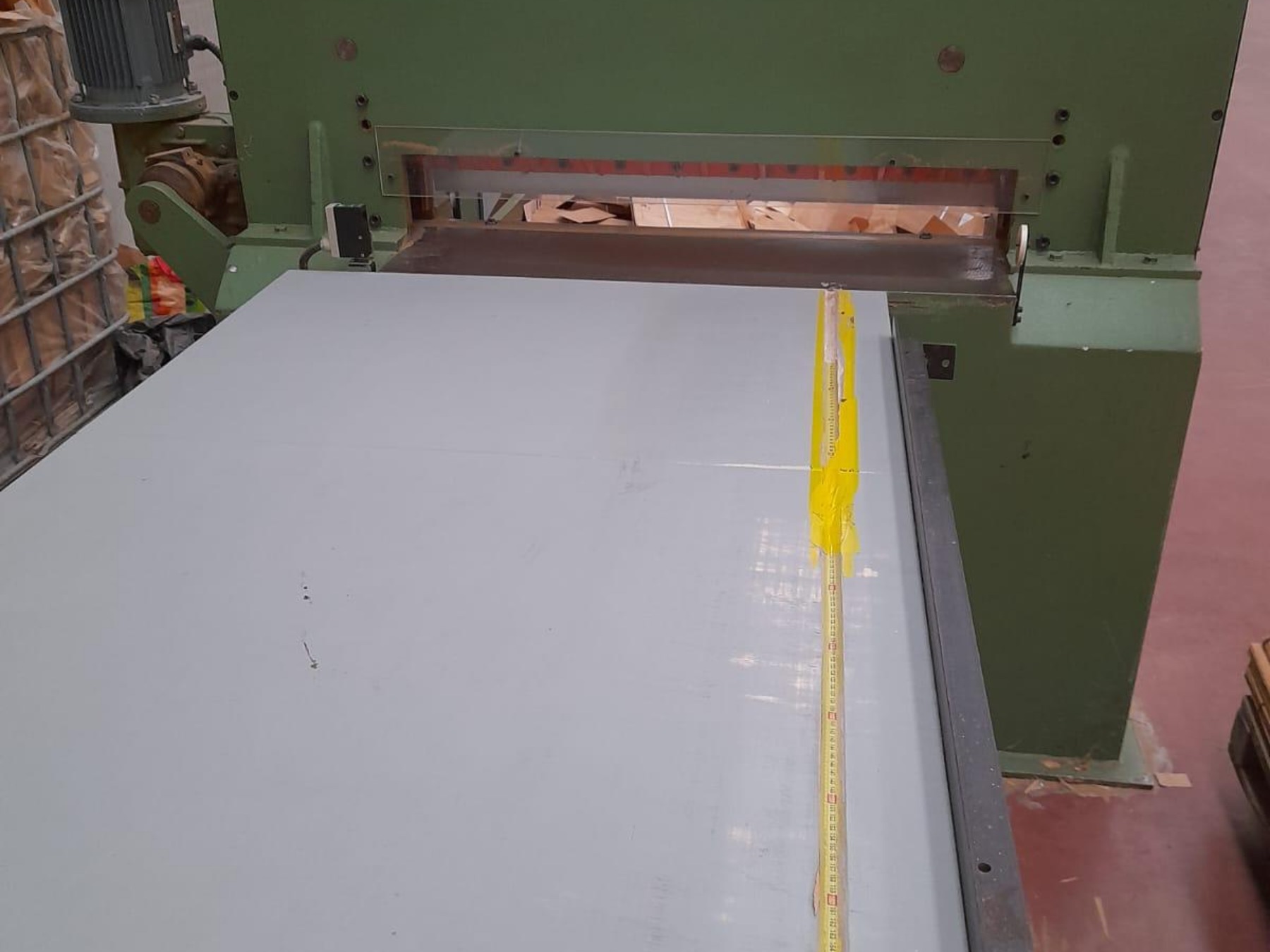 Taglierina MONGUZZI MOD. 4000, piano di lavoro visibile